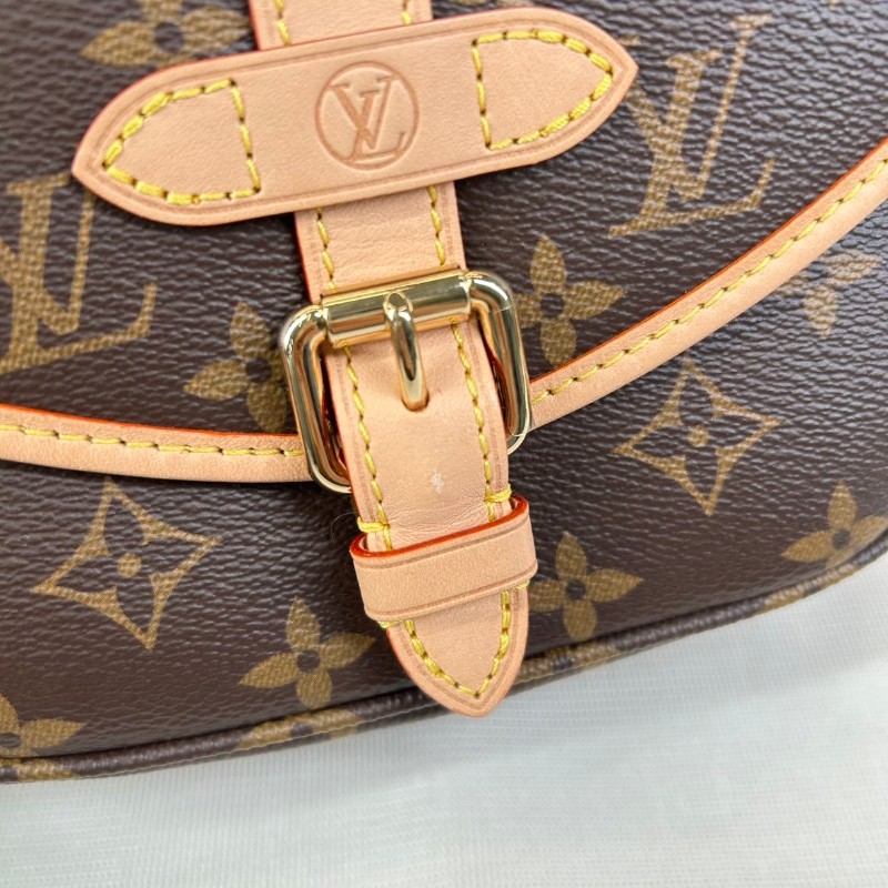 LV路易威登Saumur BB雙子星馬鞍包  經典老花 棕色塗層帆布拼牛皮 磁扣開合 肩帶可拆卸調節 手提斜挎單肩都可以 百搭實用  容量適中 日常通勤逛街都很合適-22