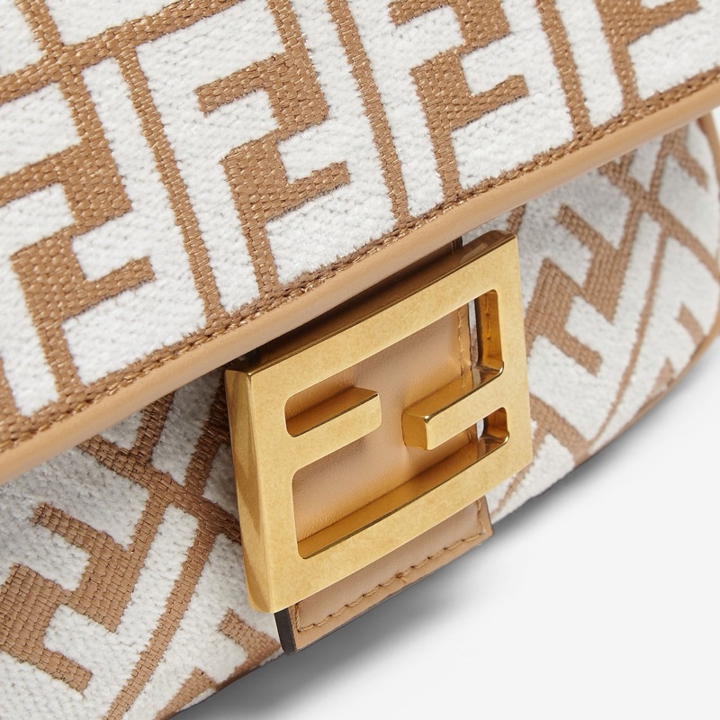 Fendi 女士 標誌性 Baguette 中號單肩包均碼碼中號、24cm*7cm*14.5cm-3