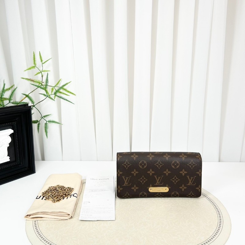 NJ nlw 專櫃價6.9折!LOUIS VUITTON Lily 芯片款 25年3月份購入 原膜在 經典棕色老花搭配可拆卸鏈條 翻蓋閉合塗層帆布 帆布包錢包腋下包-0