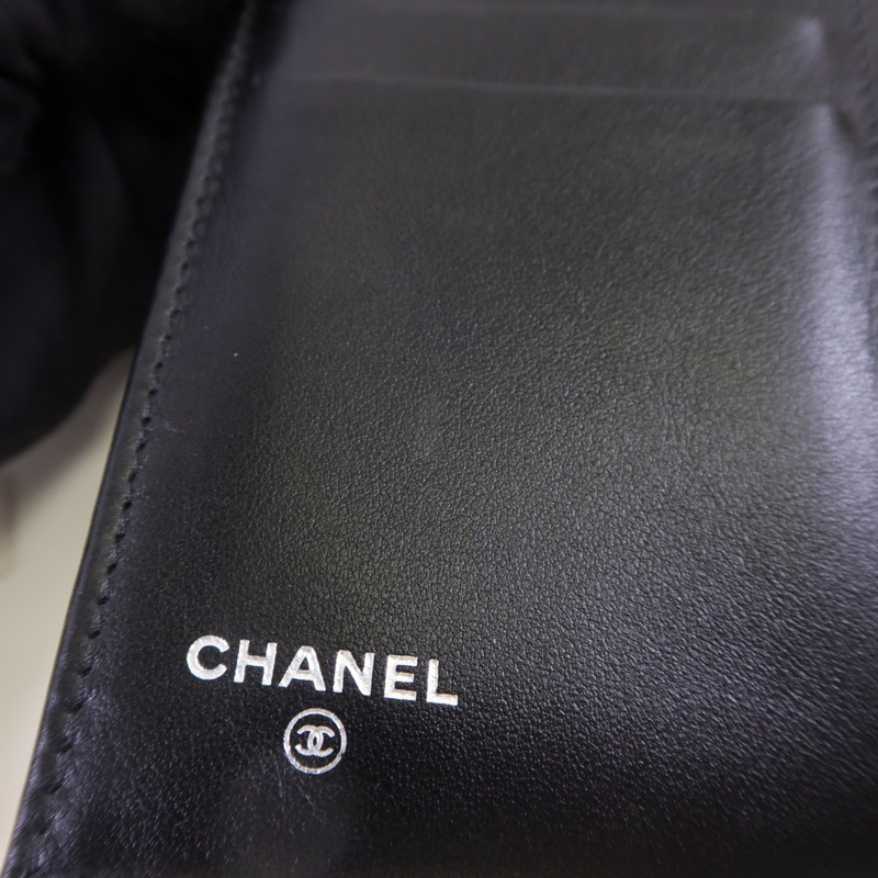 CHANEL 牛皮皮革Trifold Wallet銀扣錢包-15