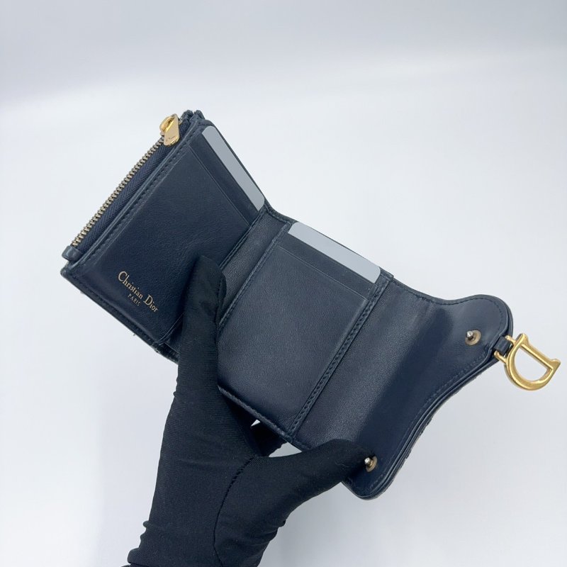 Dior藍緹花Saddle金釦三折短夾-7