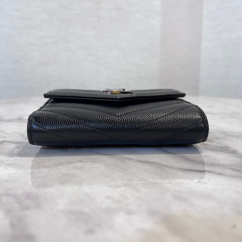 YSL 黑荔枝皮銀釦信封6卡短夾-2