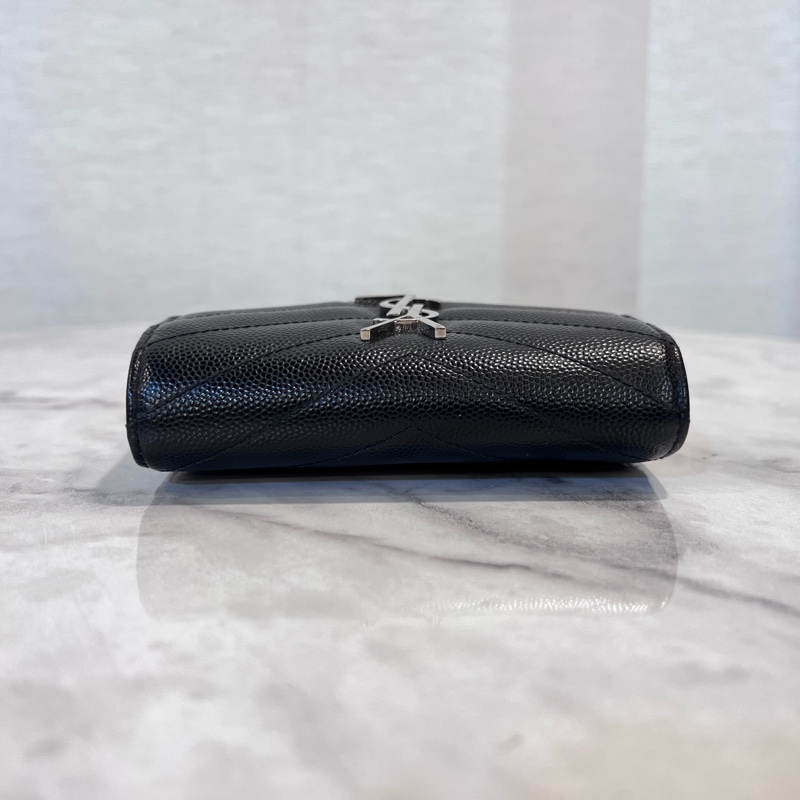 YSL 黑荔枝皮銀釦信封6卡短夾-4