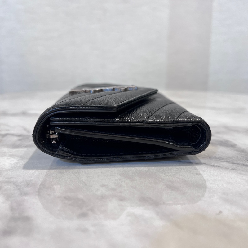YSL 黑荔枝皮銀釦信封6卡短夾-5