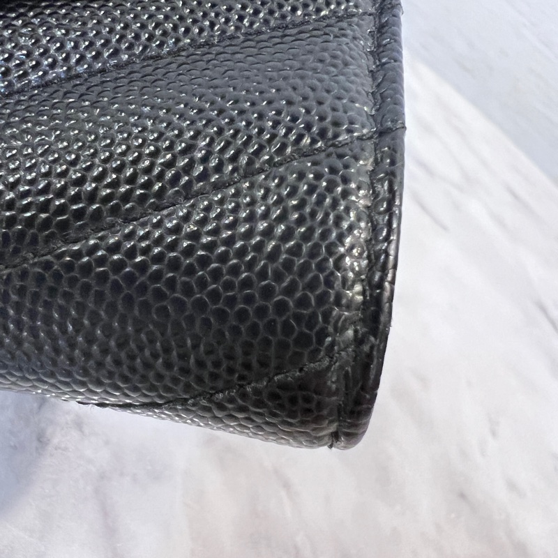 YSL 黑荔枝皮銀釦信封6卡短夾-7