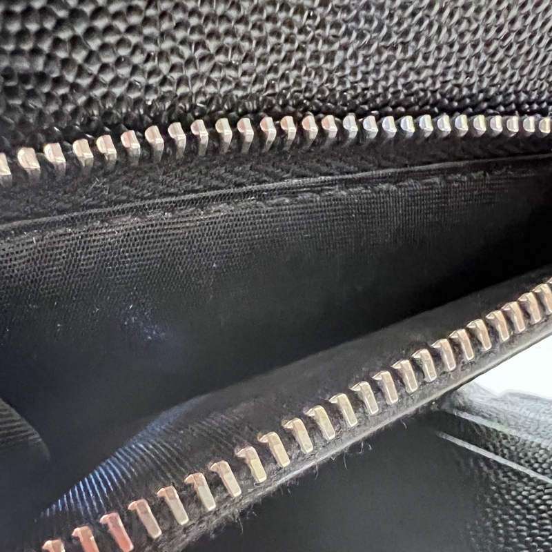 YSL 黑荔枝皮銀釦信封6卡短夾-14