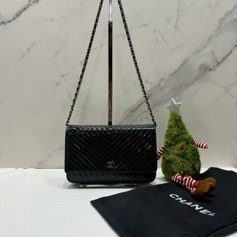 CHANEL 深藍漆皮WOC