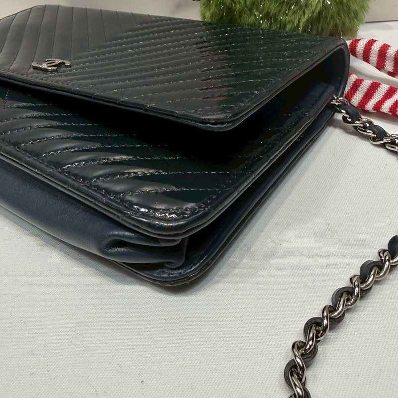 CHANEL 深藍漆皮WOC-7