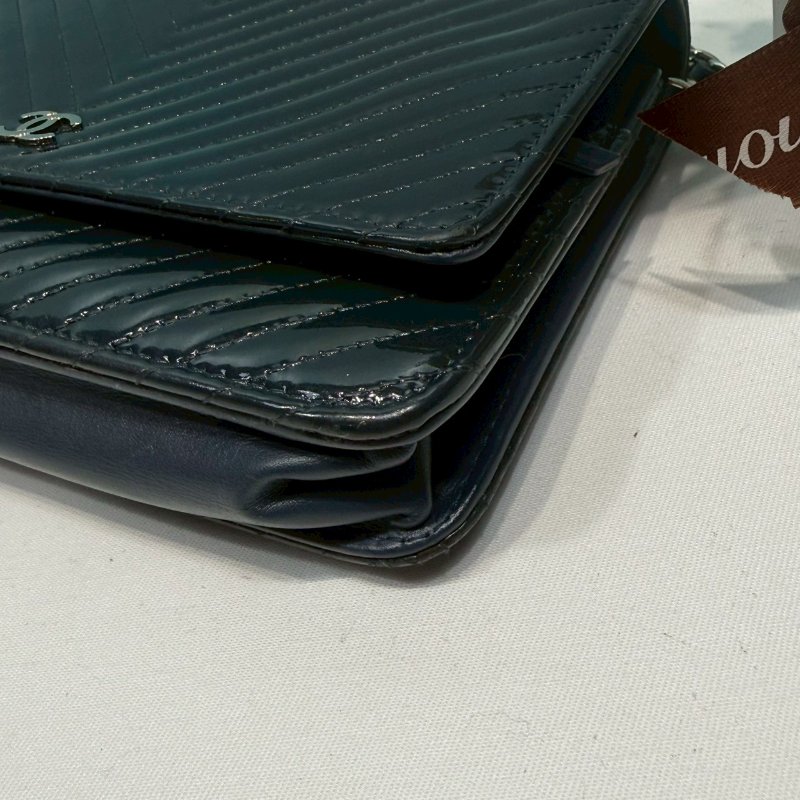 CHANEL 漆皮山型紋WOC-8