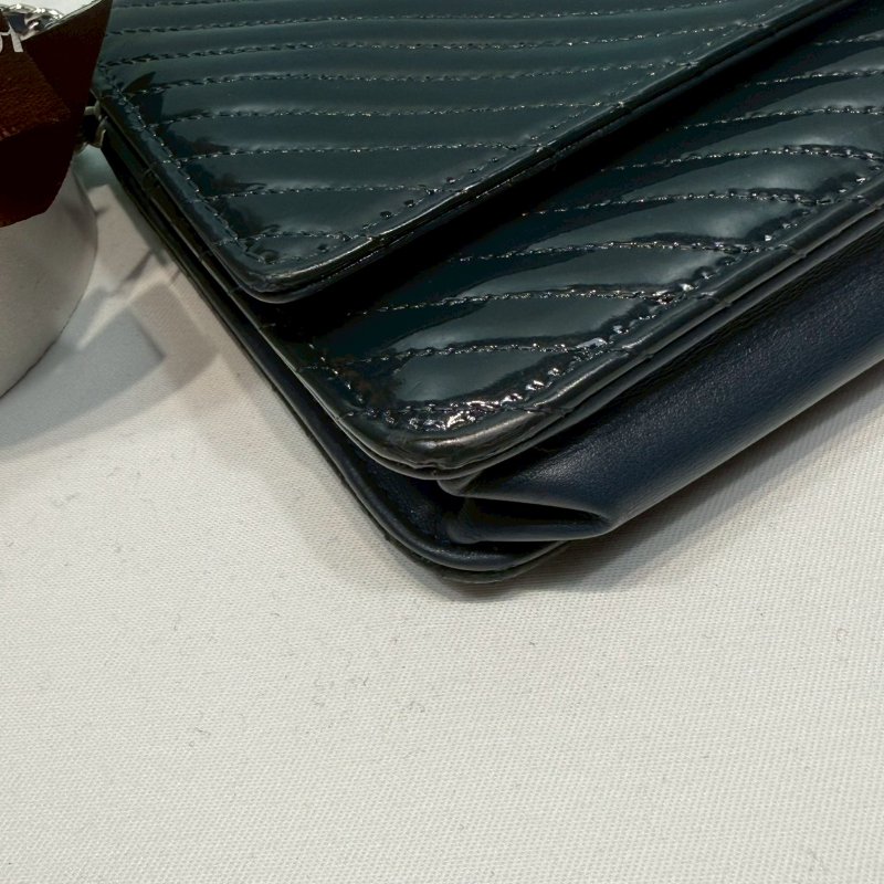 CHANEL 漆皮山型紋WOC-9