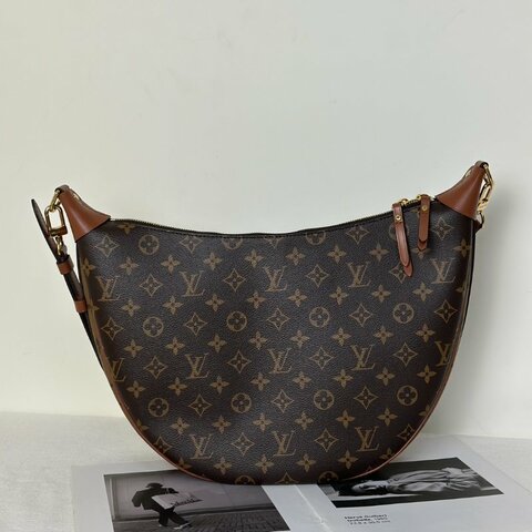 LOUIS VUITTON Loop hobo