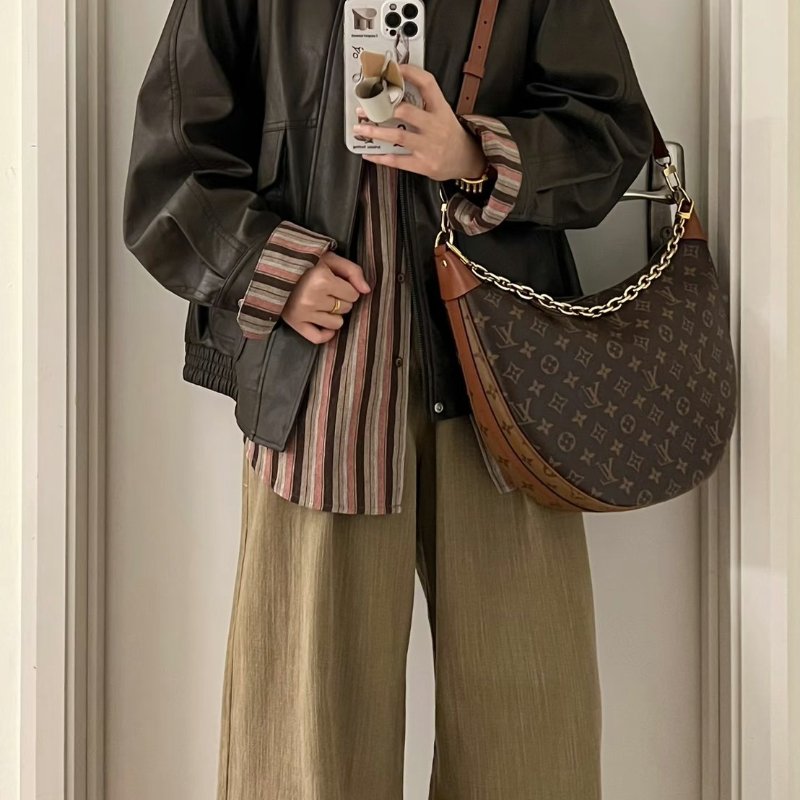 LOUIS VUITTON Loop hobo-1