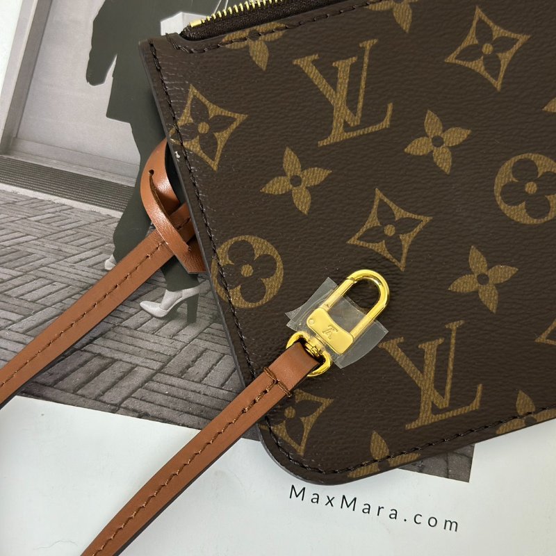 LOUIS VUITTON Loop hobo-7