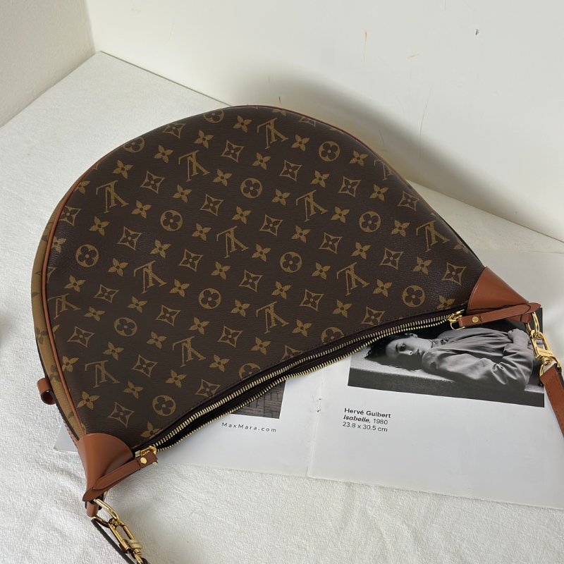 LOUIS VUITTON Loop hobo-11