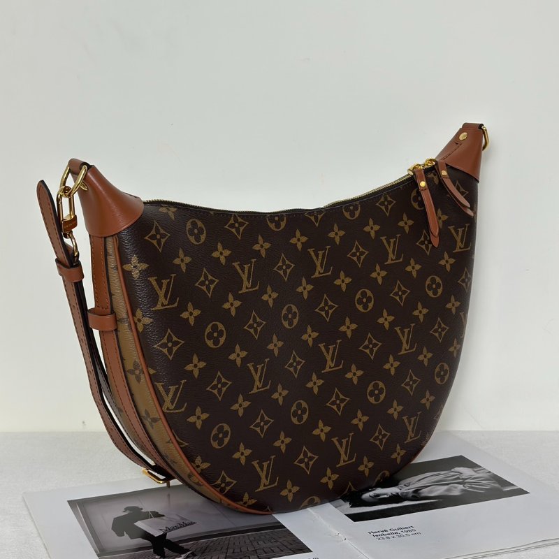 LOUIS VUITTON Loop hobo-15