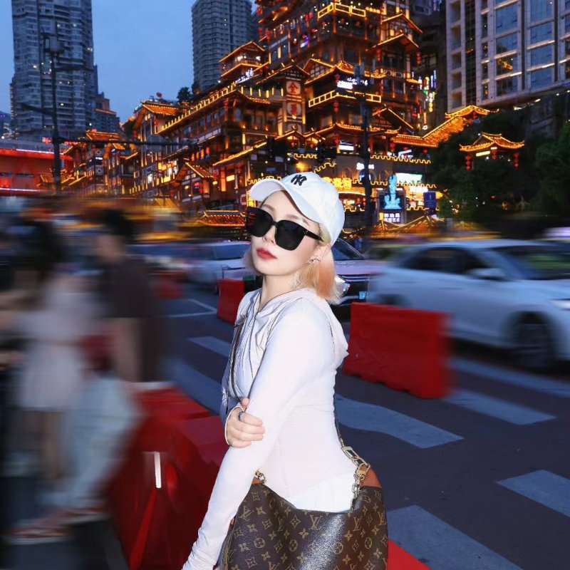 LOUIS VUITTON Loop hobo-17