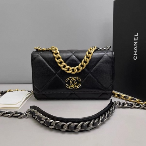 Chanel香奈兒19BagWOC 黑金全皮鏈條包