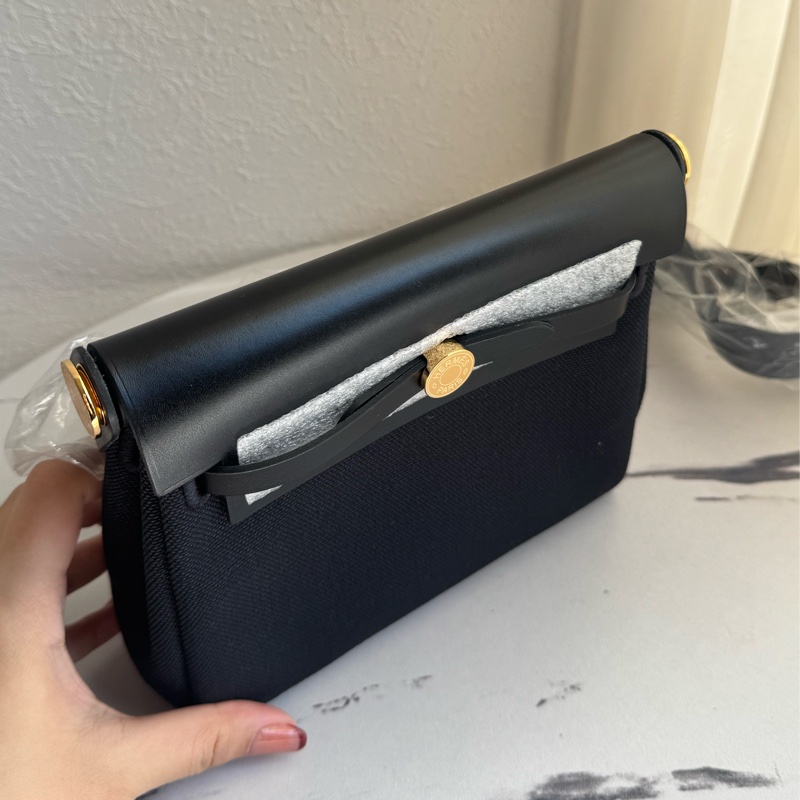 Hermes 黑帆布金釦mini herbag 真的超推薦✨✨-1