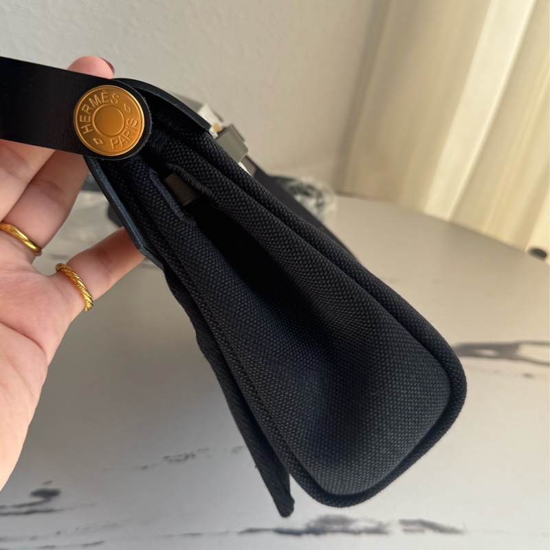 Hermes 黑帆布金釦mini herbag 真的超推薦✨✨-2