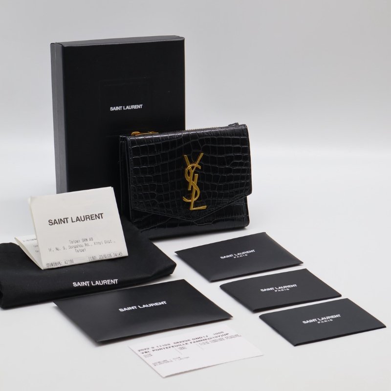 YSL 鱷魚壓紋雙折短夾-11