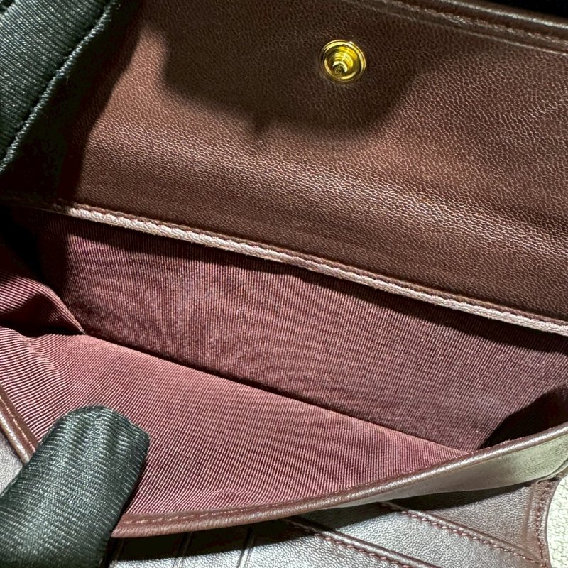 CHANEL 經典雙C菱格小羊皮長夾-26