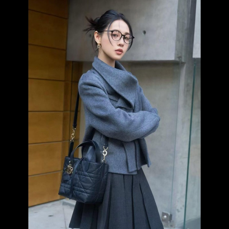 Dior 黑金toujours
藤格紋牛皮豎版nano購物袋-5