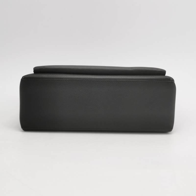 Louis Vuitton(LV)Lockme牛皮純色LV轉鎖斜挎包單肩包晶片款-5