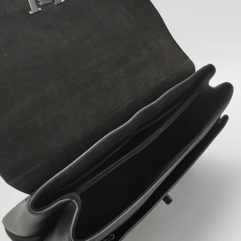 Louis Vuitton(LV)Lockme牛皮純色LV轉鎖斜挎包單肩包晶片款-6