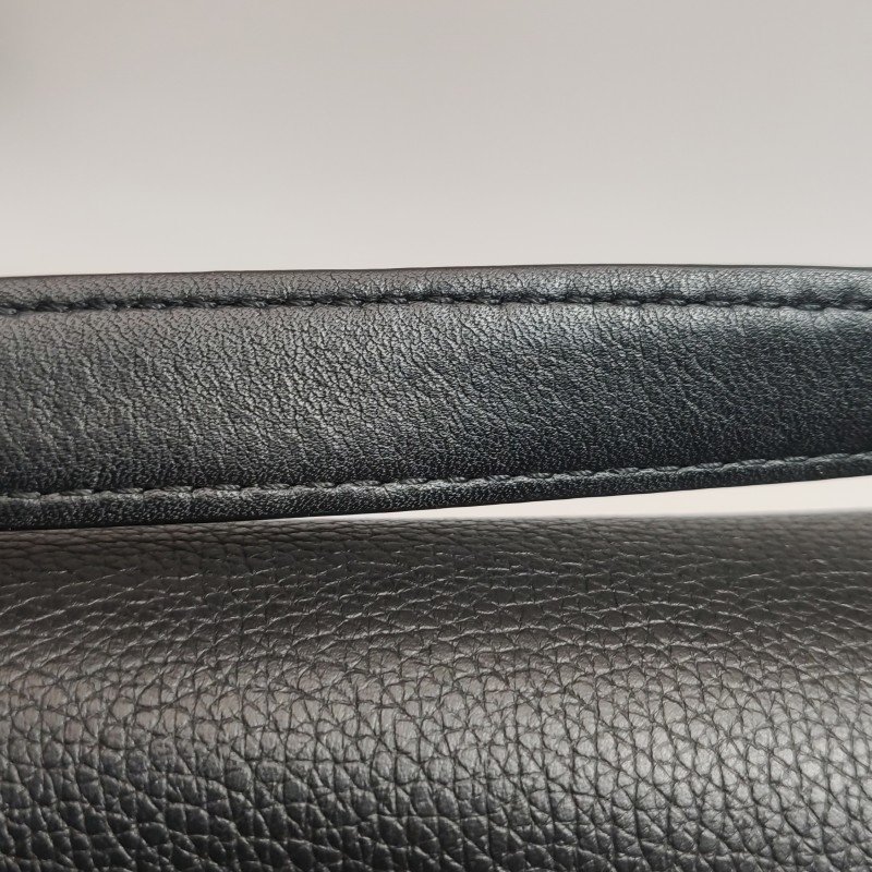 Louis Vuitton(LV)Lockme牛皮純色LV轉鎖斜挎包單肩包晶片款-17