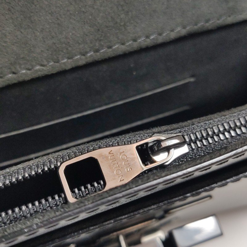 Louis Vuitton(LV)Louise牛皮純色logo標誌手拿包-8