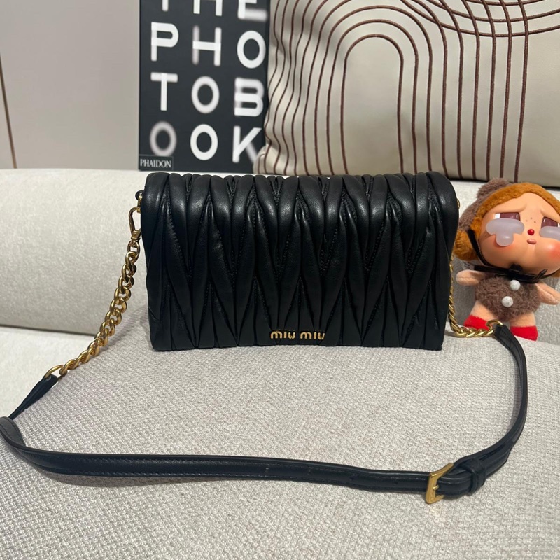 MIU MIU SHOULDER BAG 黑金斜孭袋-0