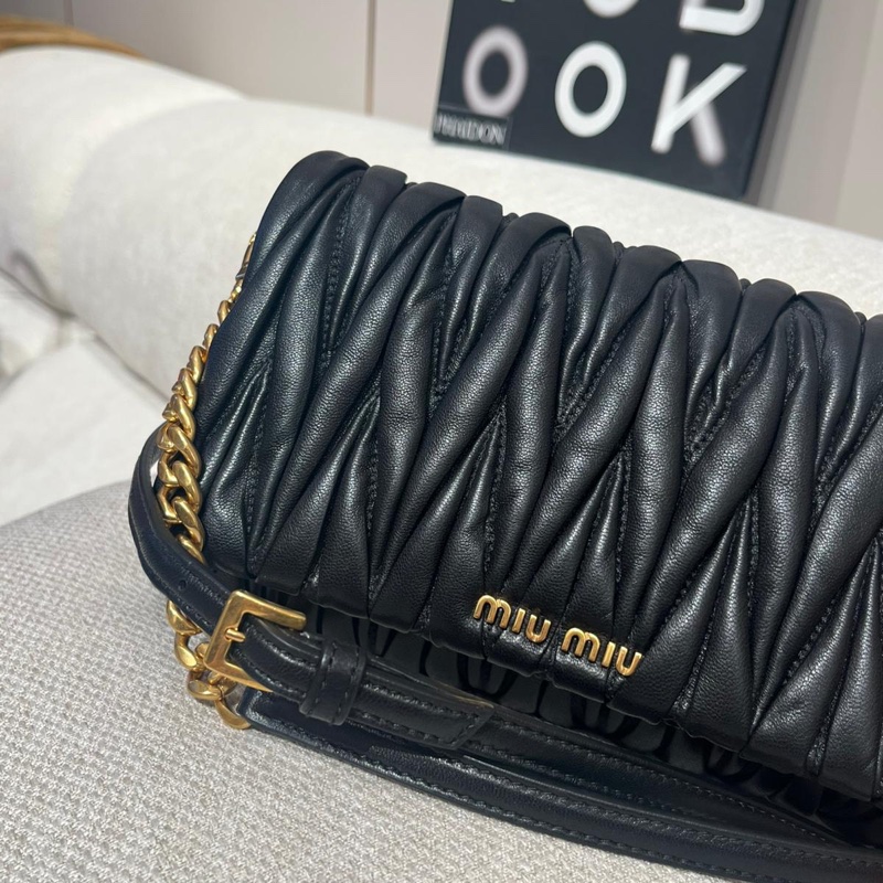 MIU MIU SHOULDER BAG 黑金斜孭袋-1