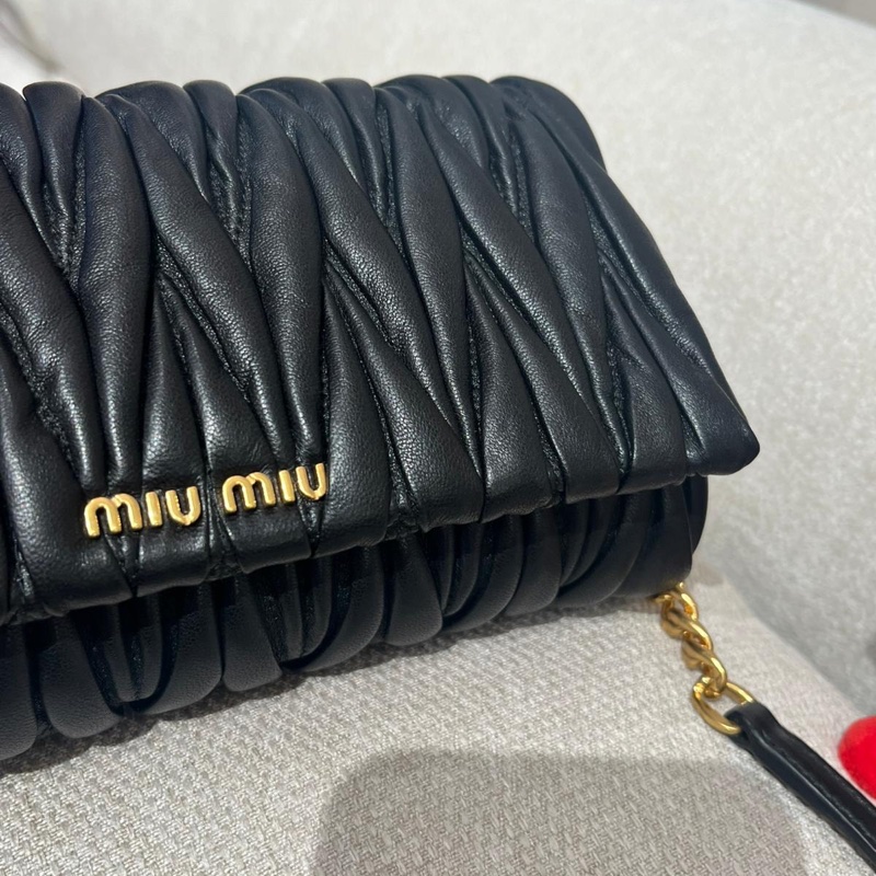 MIU MIU SHOULDER BAG 黑金斜孭袋-2