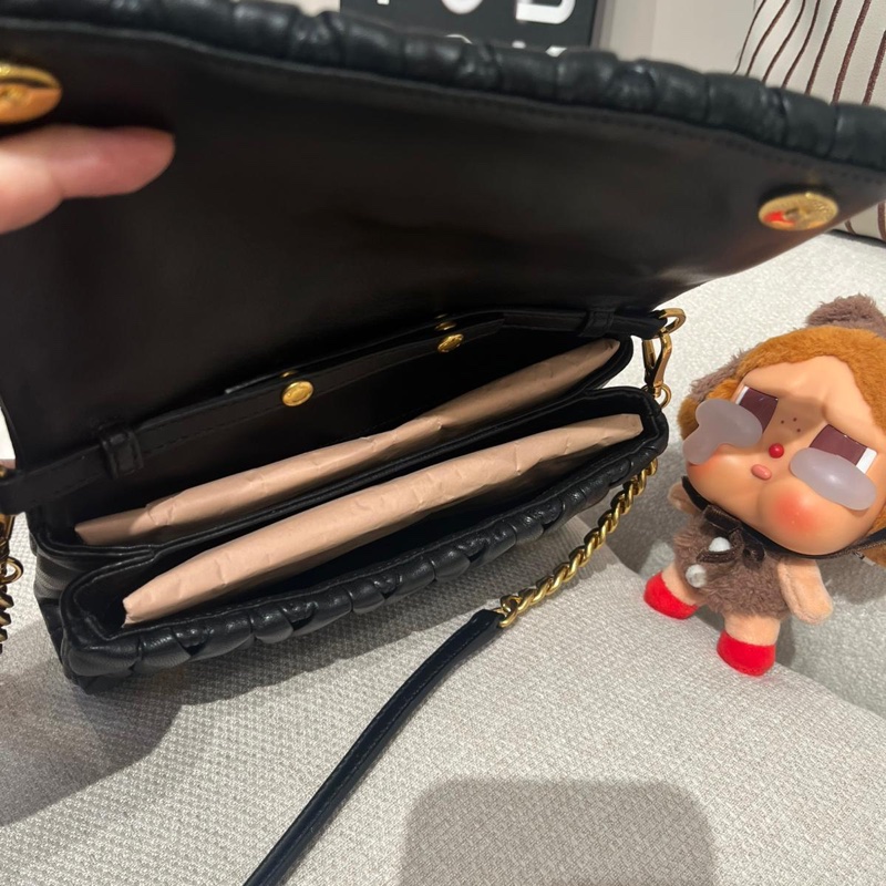 MIU MIU SHOULDER BAG 黑金斜孭袋-5