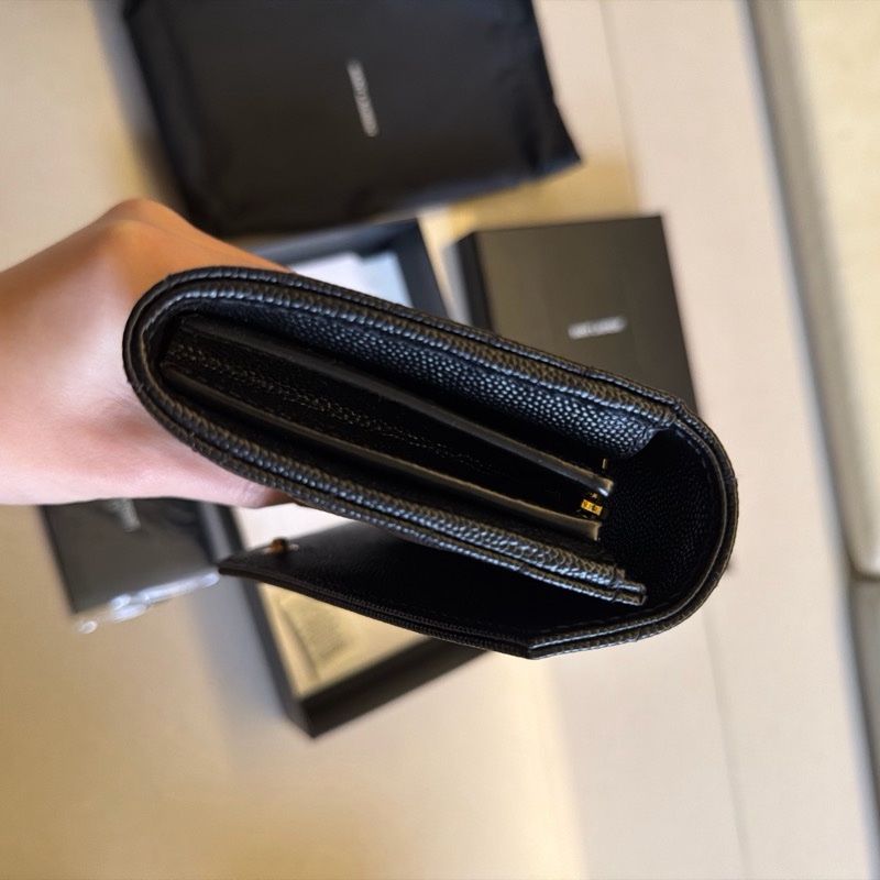 YSL V字縫線魚子醬牛皮金屬LOGO暗釦手拿長夾-9