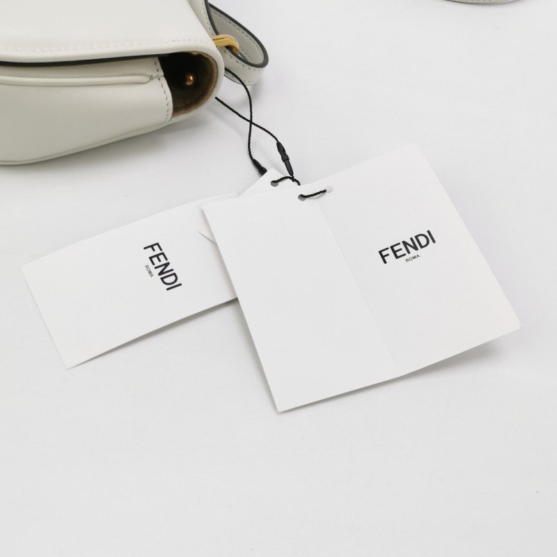 Fendi C’mon小號牛皮純色雙F Logo翻蓋斜挎包單肩包-8
