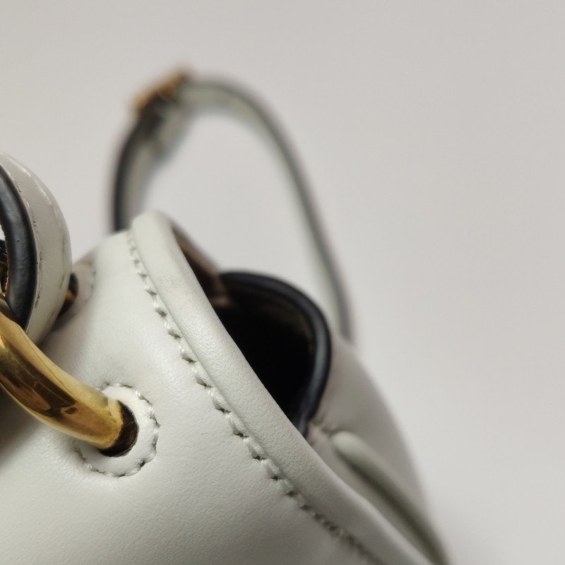 Fendi C’mon小號牛皮純色雙F Logo翻蓋斜挎包單肩包-17