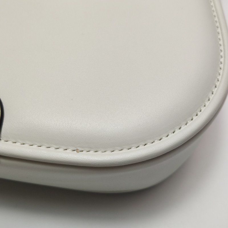 Fendi C’mon小號牛皮純色雙F Logo翻蓋斜挎包單肩包-22