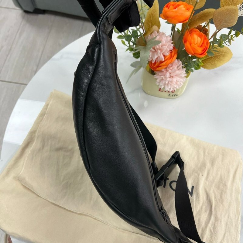 LV Discovery 黑色全皮壓紋腰包胸包44*15*9 98新配件塵袋-2