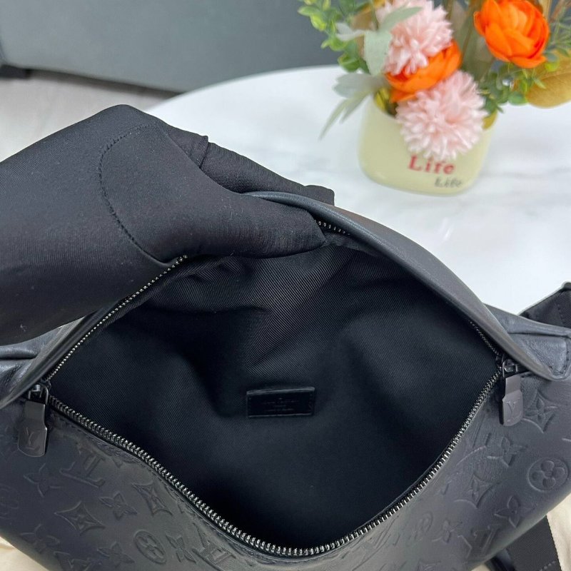 LV Discovery 黑色全皮壓紋腰包胸包44*15*9 98新配件塵袋-6