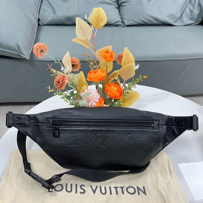 LV Discovery 黑色全皮壓紋腰包胸包44*15*9 98新配件塵袋-8