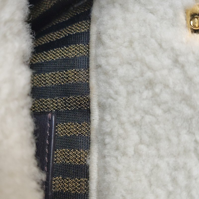 Fendi Sunshine迷你牛皮拼色毛絨字母Logo斜挎包-9