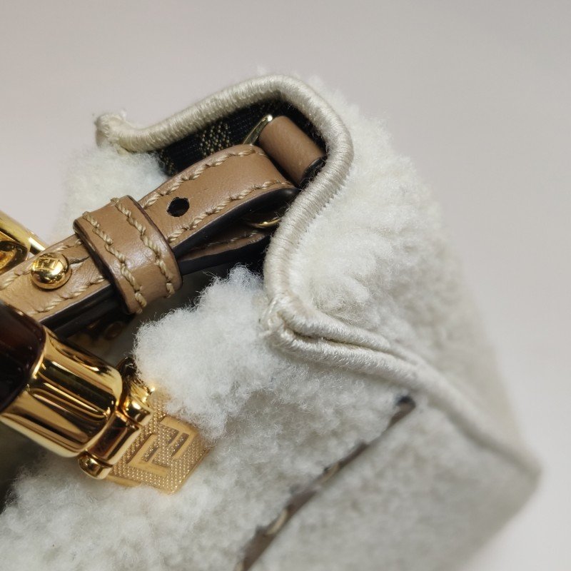 Fendi Sunshine迷你牛皮拼色毛絨字母Logo斜挎包-14