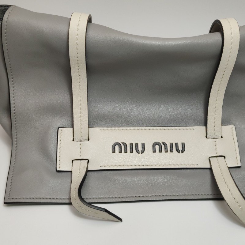 Miu Miu Grace Lux系列牛皮拼色字母Logo斜挎包單肩包-17
