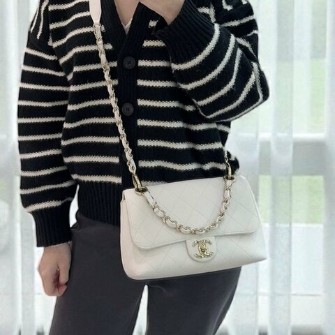 CHANEL白色荔枝牛皮淡金釦側背包(季節限定!尺寸很好用)