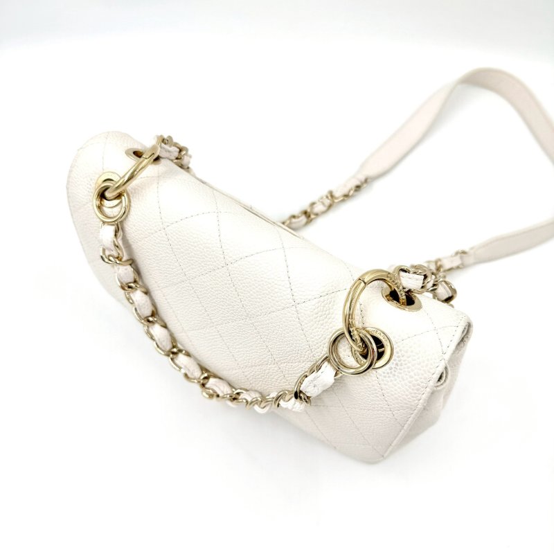 CHANEL白色荔枝牛皮淡金釦側背包(季節限定!尺寸很好用)-17