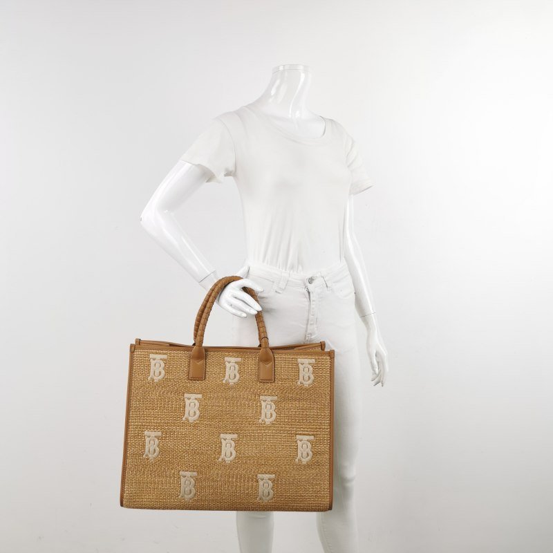 Burberry Freya 大號牛皮編織包身TB標識圖案手提包-1