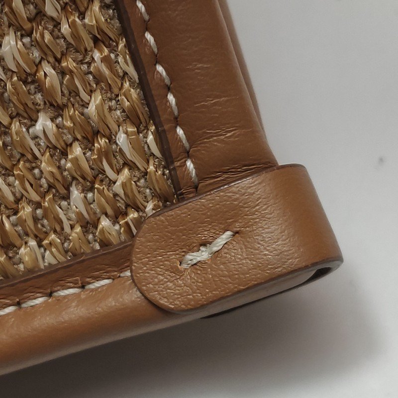 Burberry Freya 大號牛皮編織包身TB標識圖案手提包-11