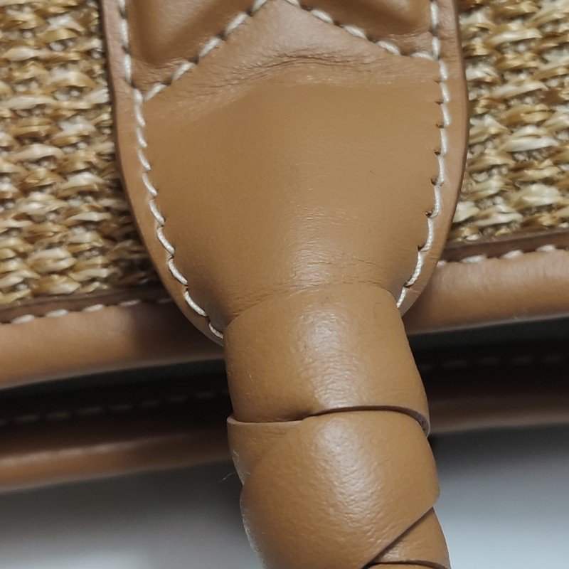 Burberry Freya 大號牛皮編織包身TB標識圖案手提包-12