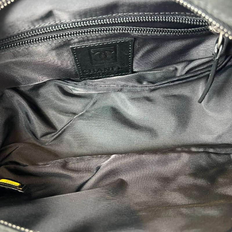 CHANEL 肩背包尼龍黑方格 11開-6